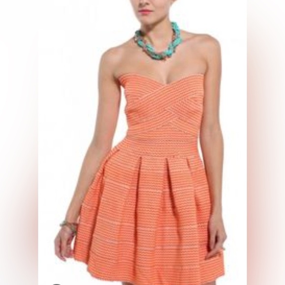 Sans Souci Strapless Coral Dress - Picture 5 of 12